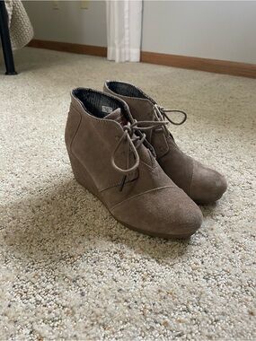 Tom’s Booties